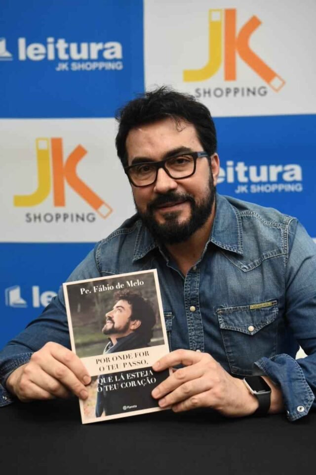 "Palavras que Curam": Descubra os 9 Livros Mais Inspiradores de Padre Fábio de Melo fdm